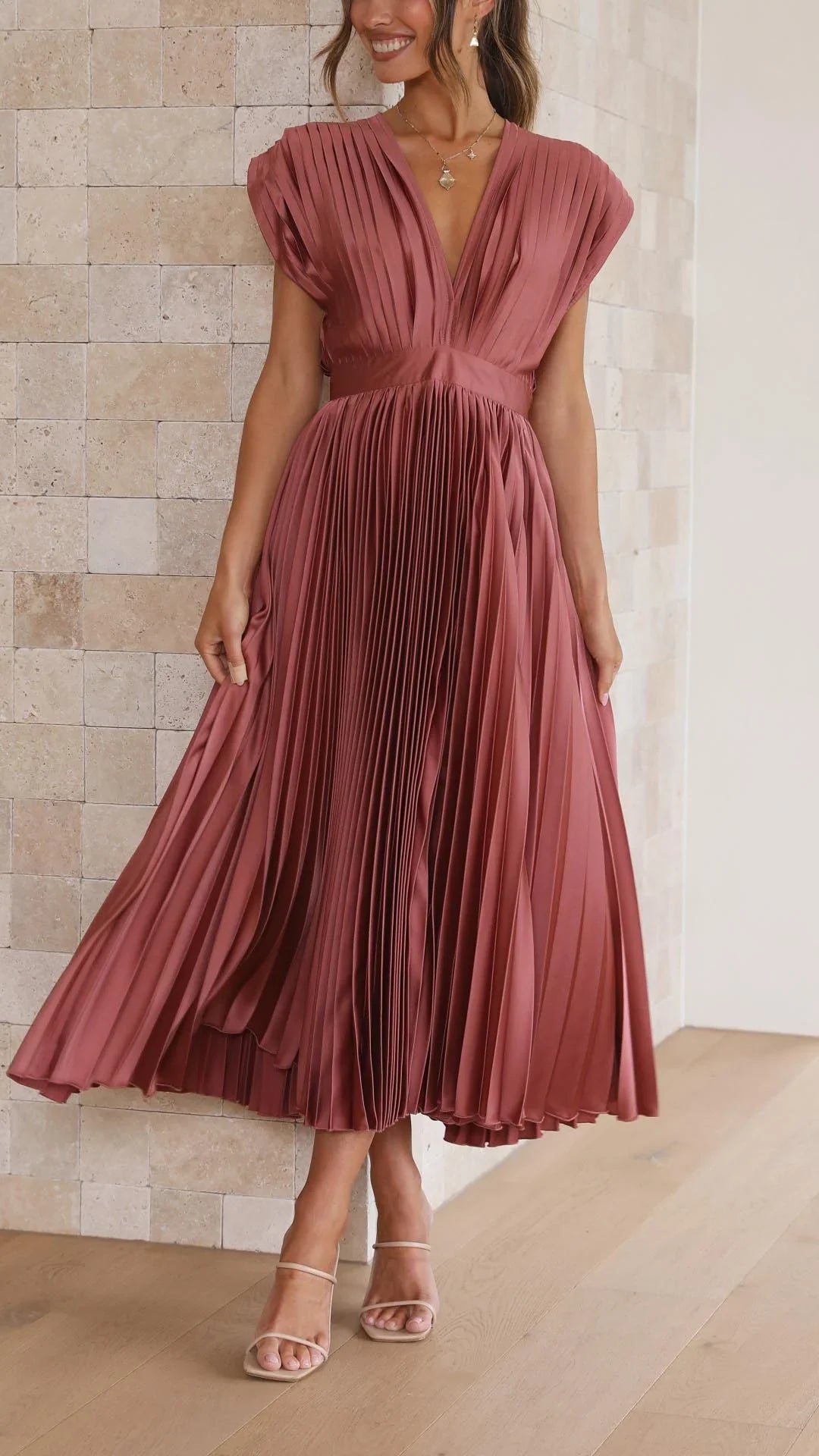 Maria - Elegantes Faltenkleid